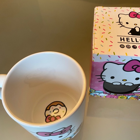 New Hello Kitty Cafe mug - Picture 6 of 12